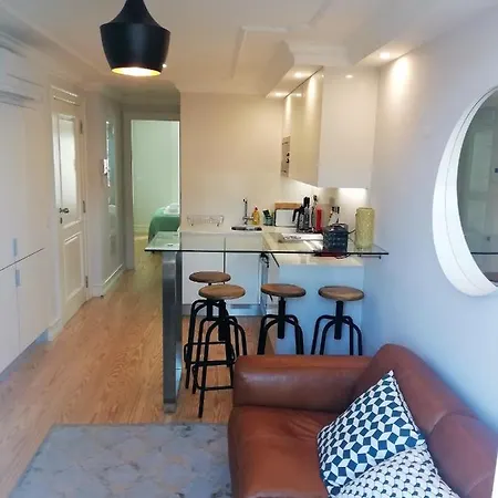 Augusta 229-5e-city Center Apt- Balcony & Elevator דירה