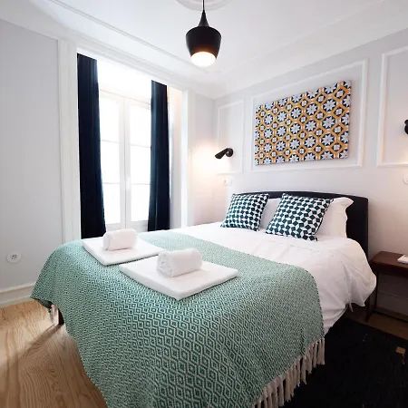 Augusta 229-5e-city Center Apt- Balcony & Elevator 아파트