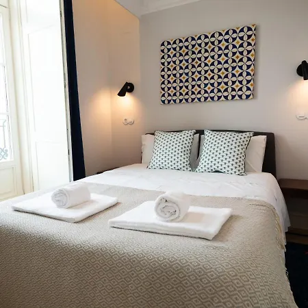 Augusta 229-5e-city Center Apt- Balcony & Elevator 아파트 *