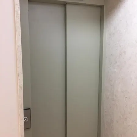 Augusta 229-5e-city Center Apt- Balcony & Elevator 아파트