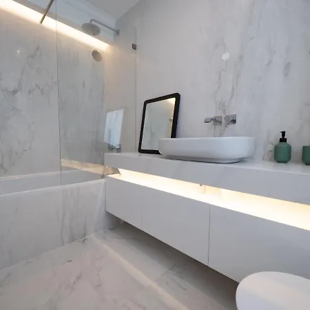 아파트 Augusta 229-5e-city Center Apt- Balcony & Elevator *