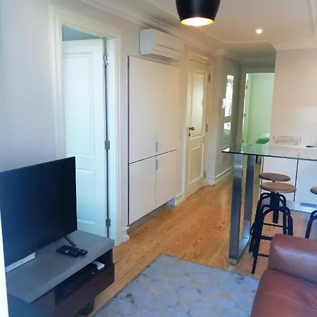 Augusta 229-5e-city Center Apt- Balcony & Elevator 아파트 리스본